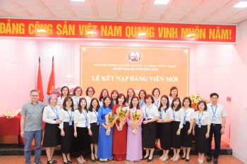Chi bộ Khoa Kế toán Kiểm toán long trọng tổ chức Lễ kết nạp Đảng viên mới